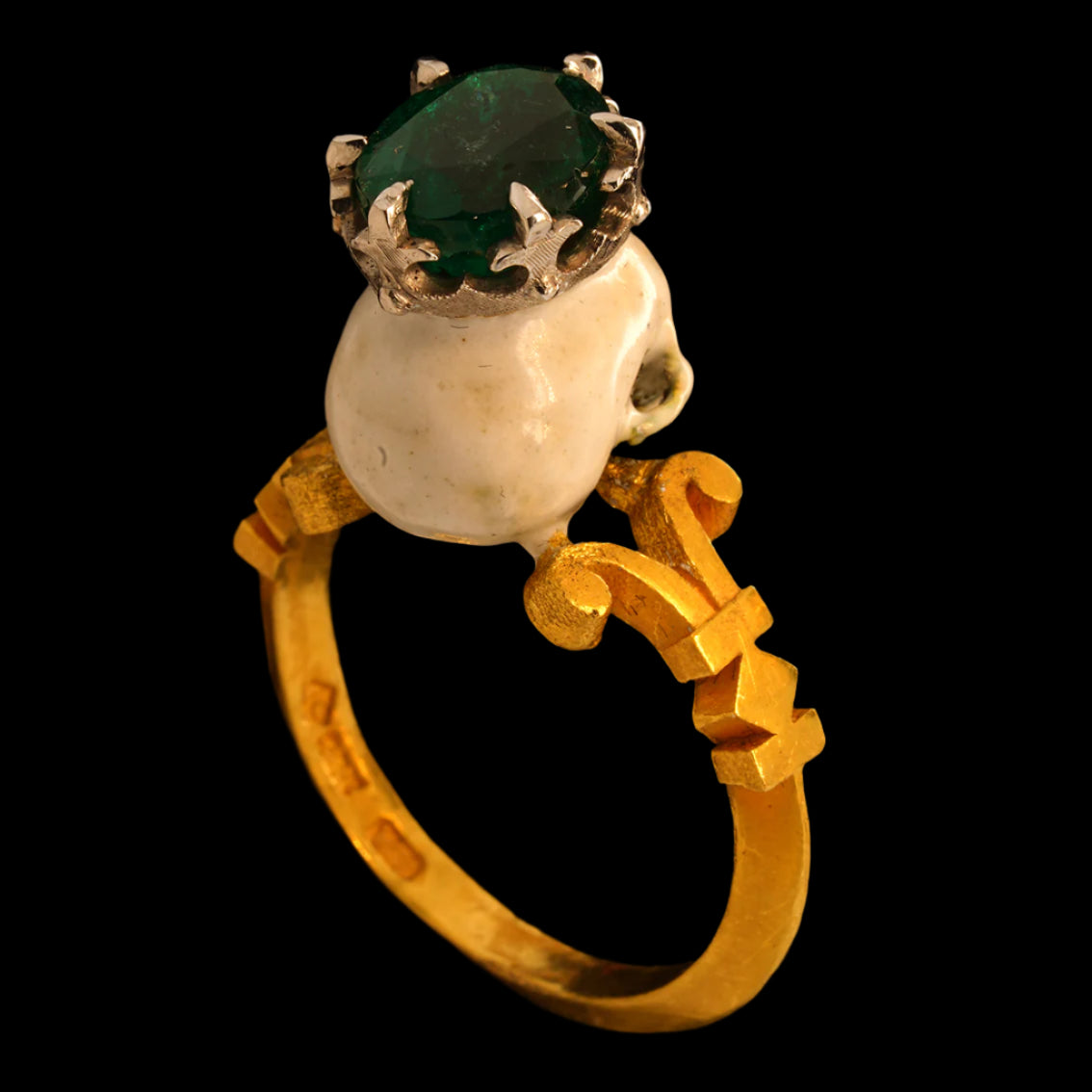 CATACOMB SAINT EMERALD SKULL RING