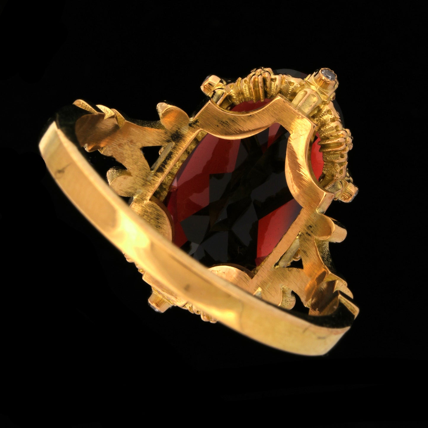 HECATE GARNET RING