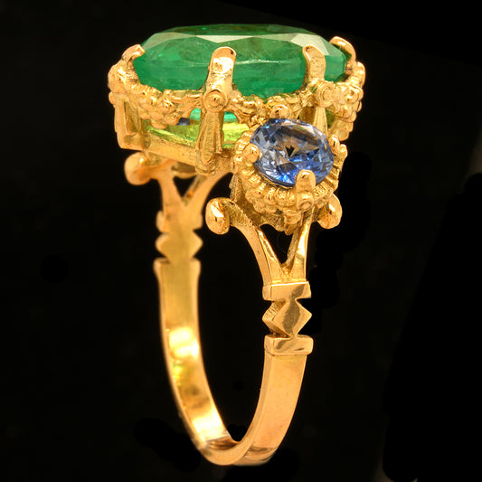 EXQUISITE EMERALD RING