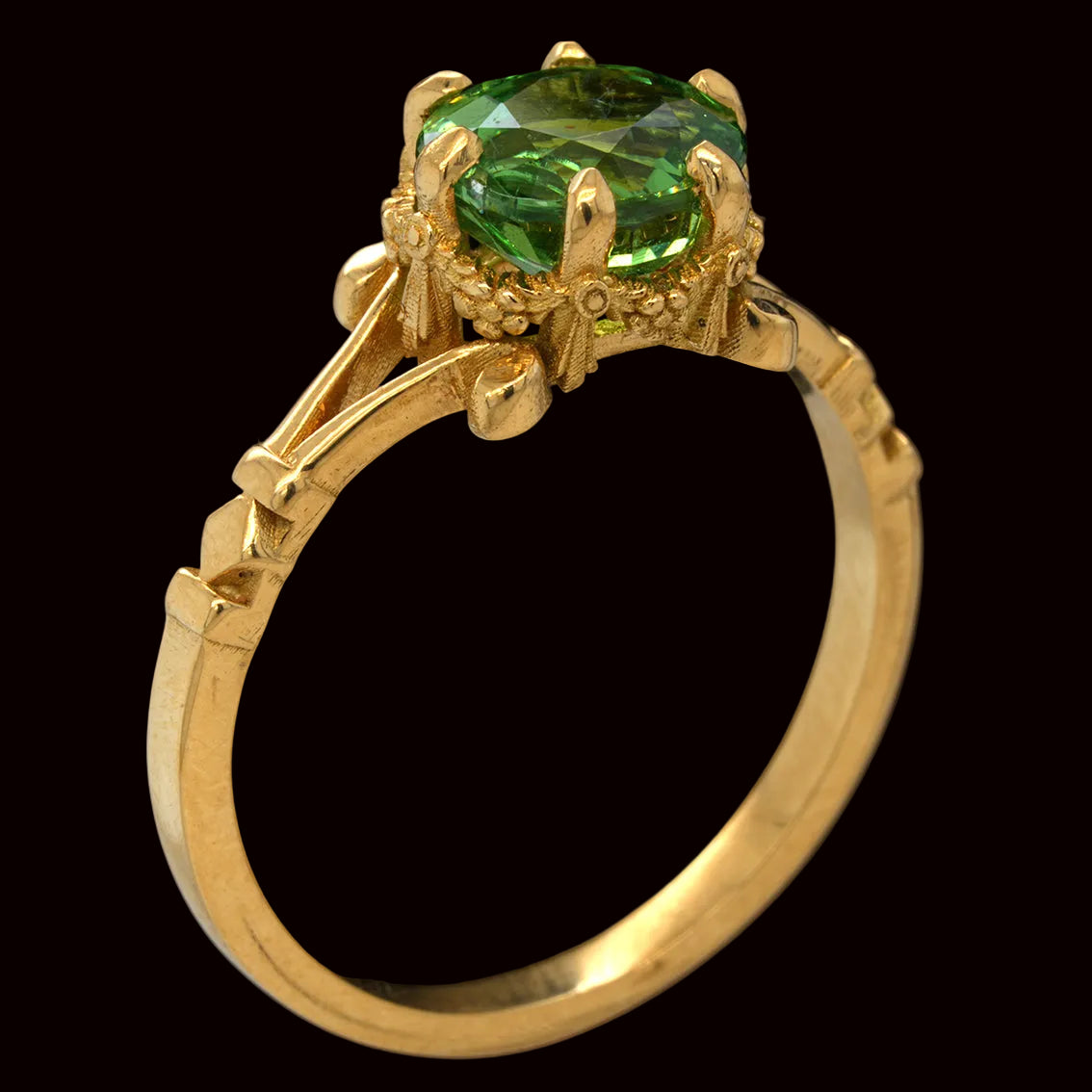 TSAVORITE GARNET GARLAND RING
