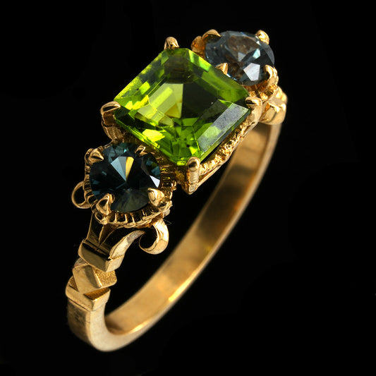 PERIDOT GARLAND RING