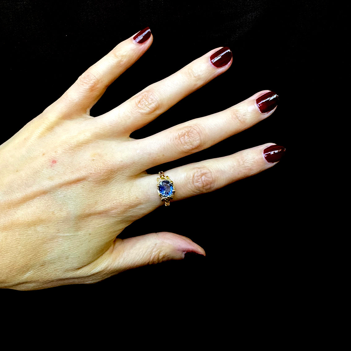 GARLAND SAPPHIRE RING
