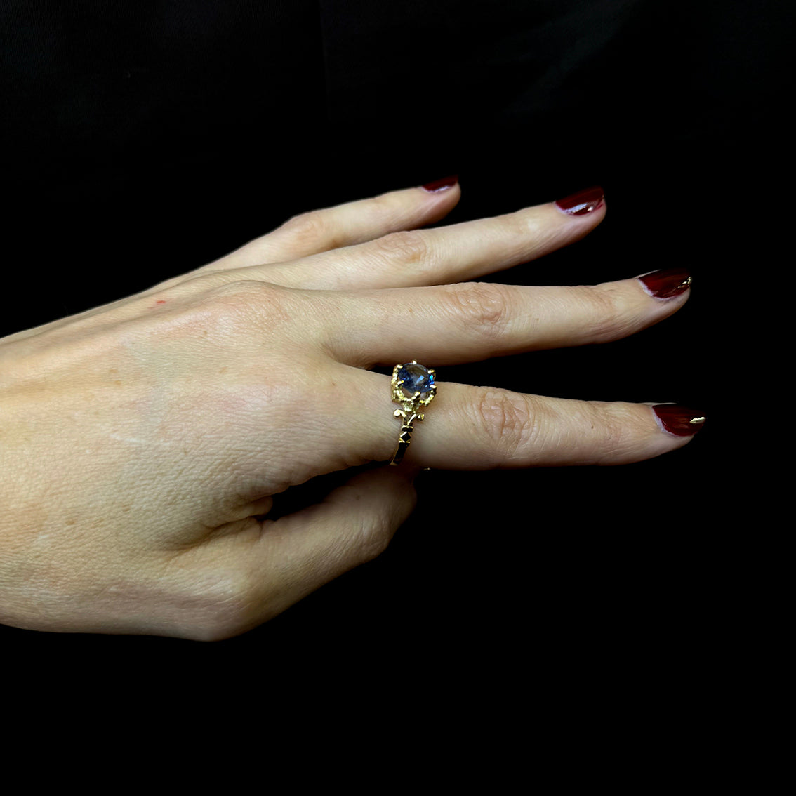 GARLAND SAPPHIRE RING