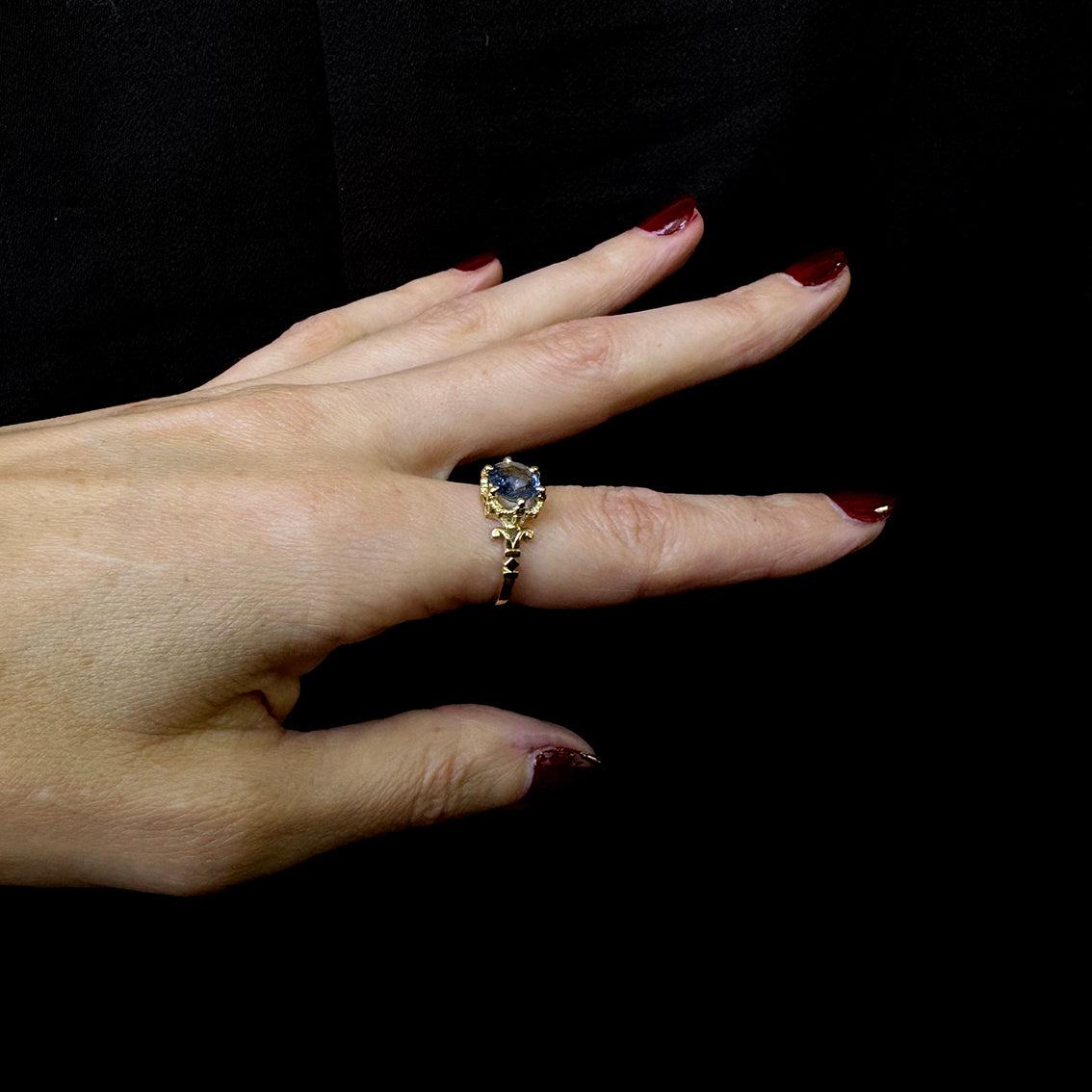 GARLAND SAPPHIRE RING
