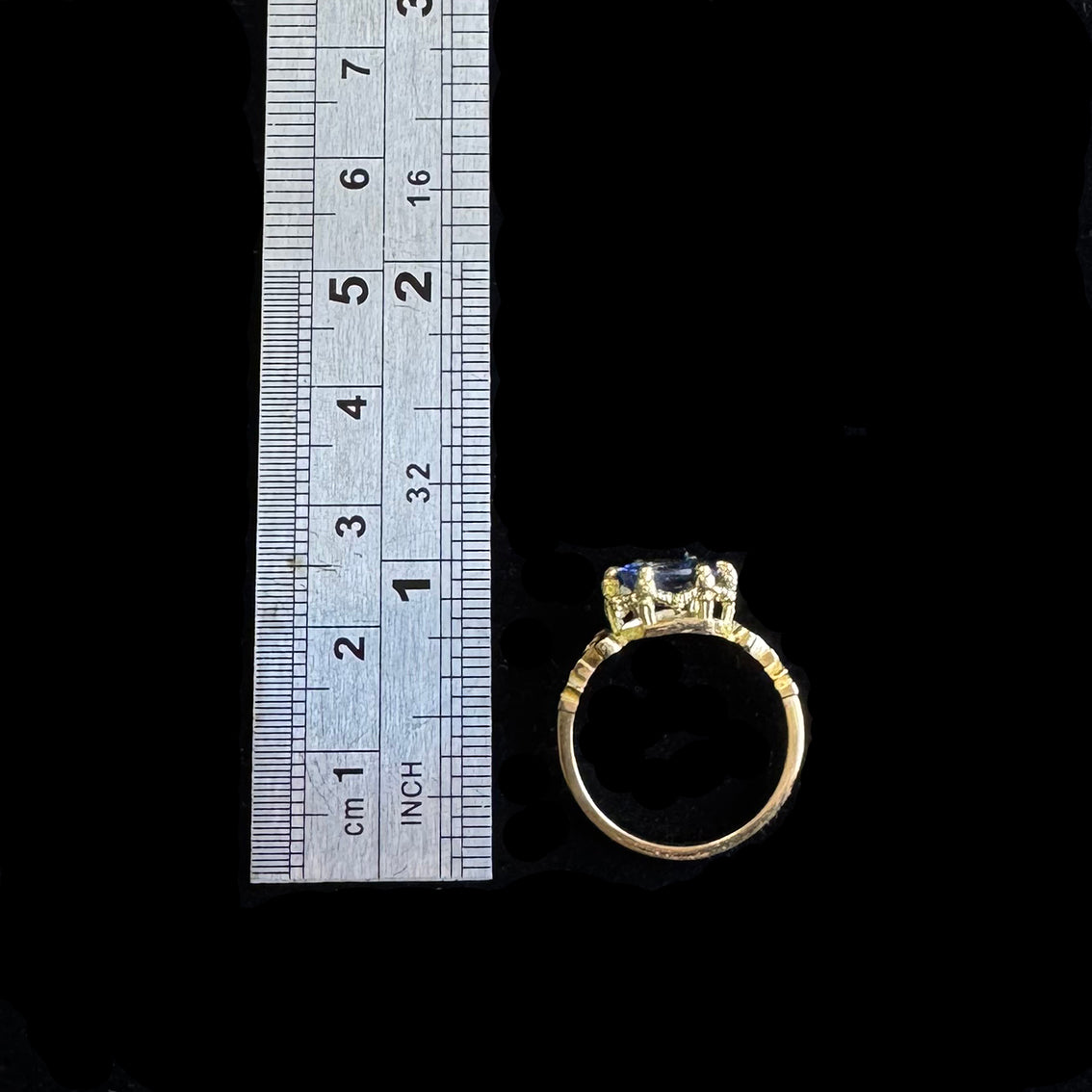 GARLAND SAPPHIRE RING