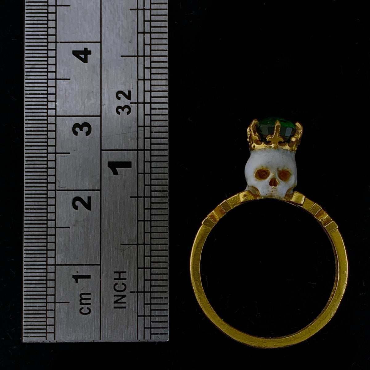 CATACOMB SAINT TSAVORITE SKULL RING