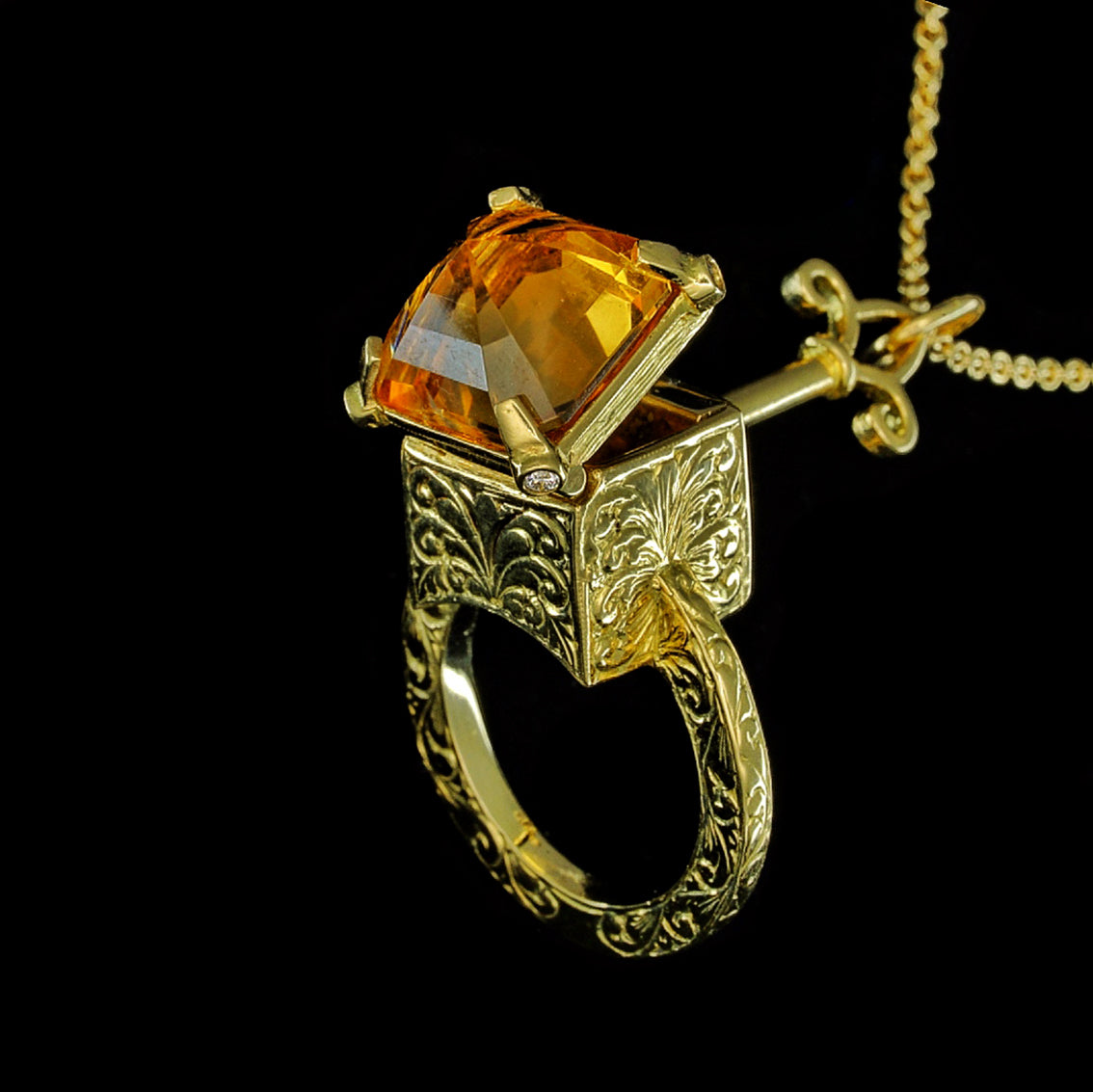 MAJESTIC CITRINE POISON RING