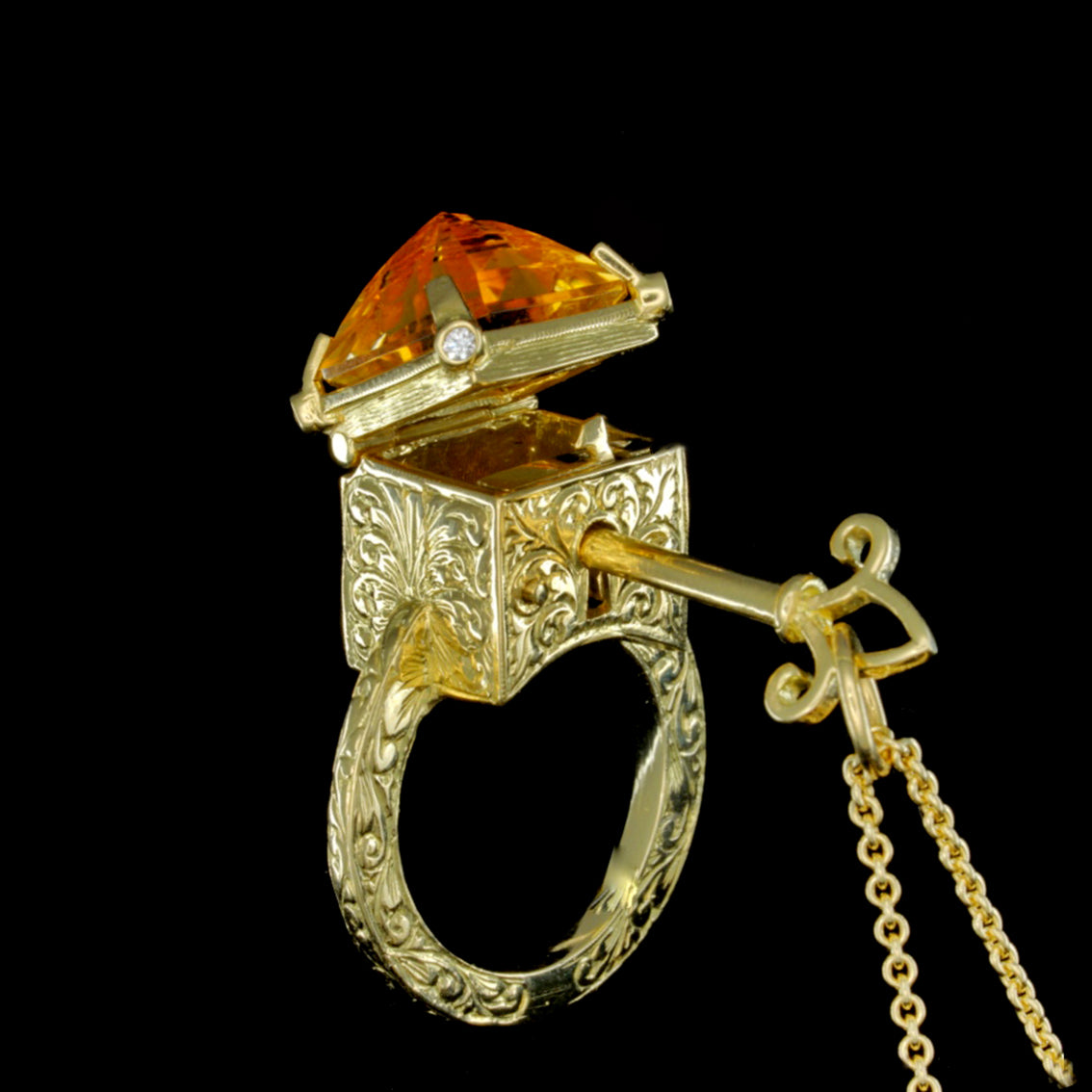 MAJESTIC CITRINE POISON RING