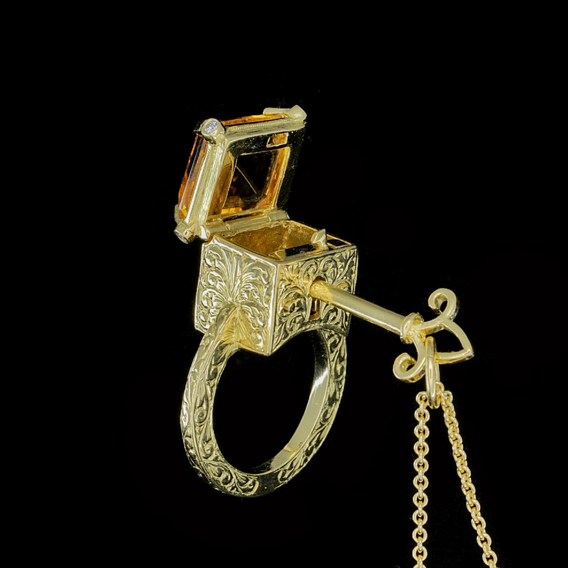 MAJESTIC CITRINE POISON RING