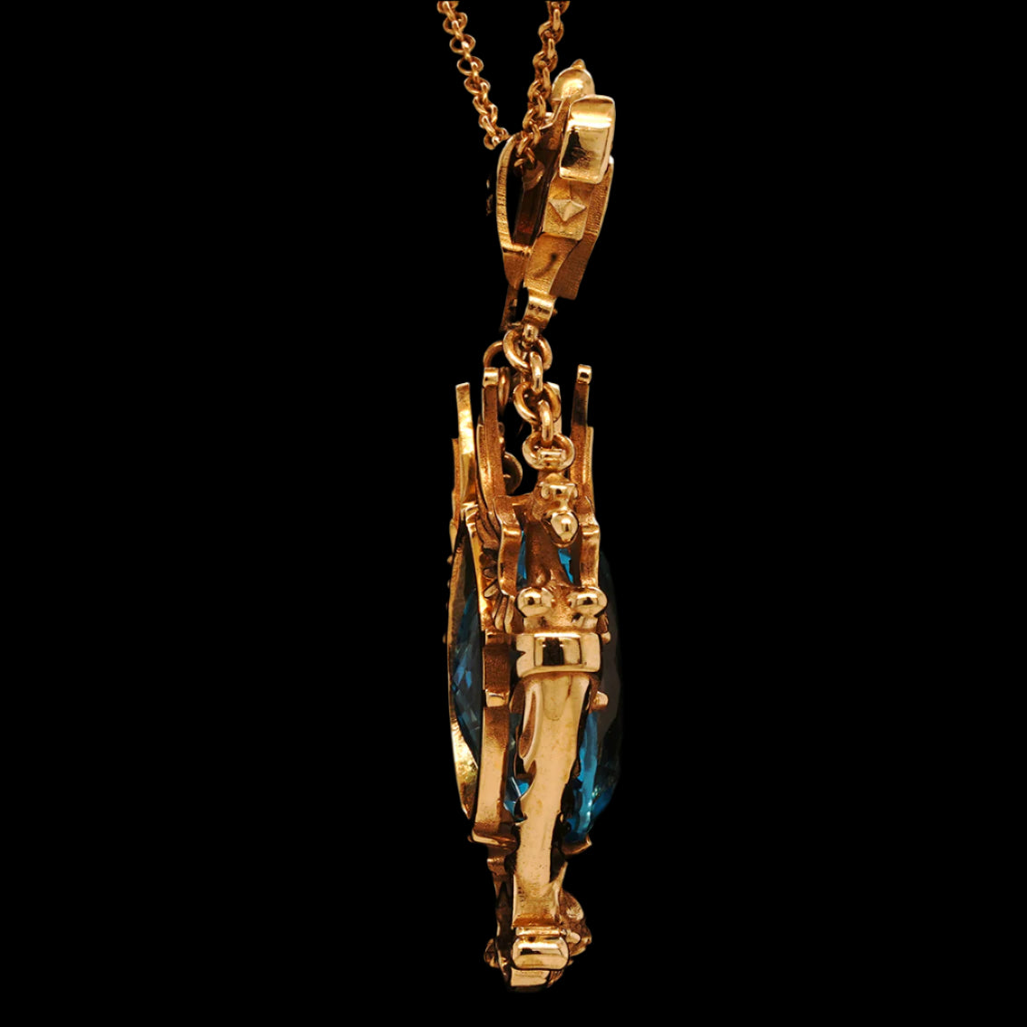 GRIFFIN'S CREST PENDANT NECKLACE