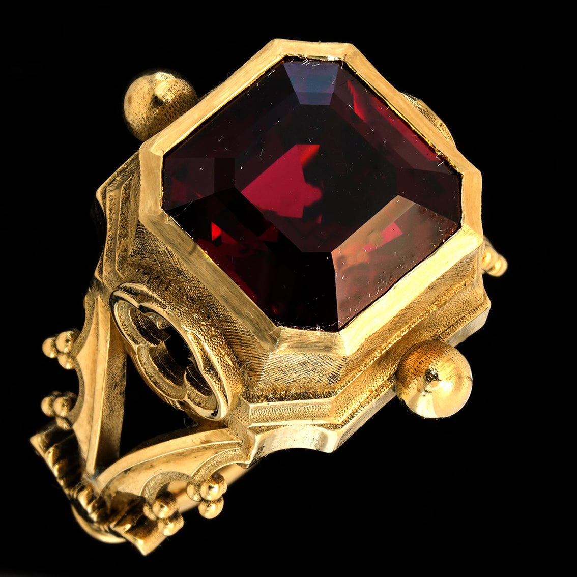 ANELLO CON GRANATO GOTICO PALAZZO DUCALE