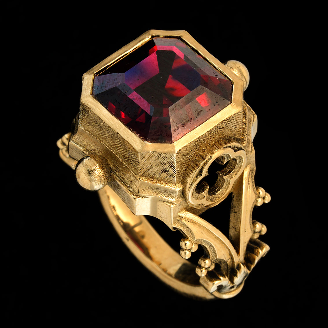 ANELLO CON GRANATO GOTICO PALAZZO DUCALE