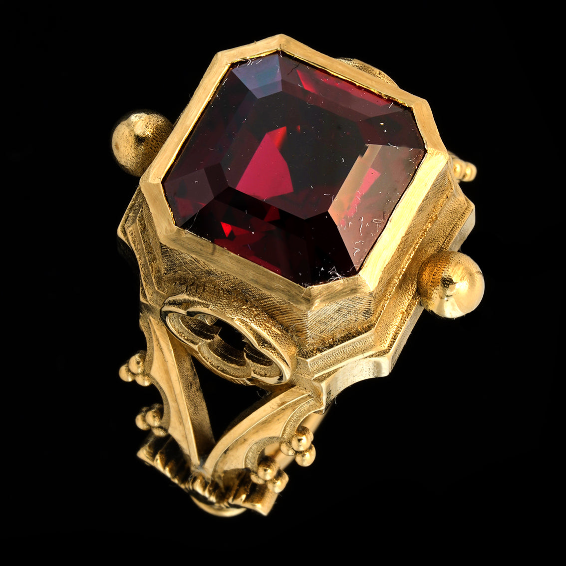 ANELLO CON GRANATO GOTICO PALAZZO DUCALE