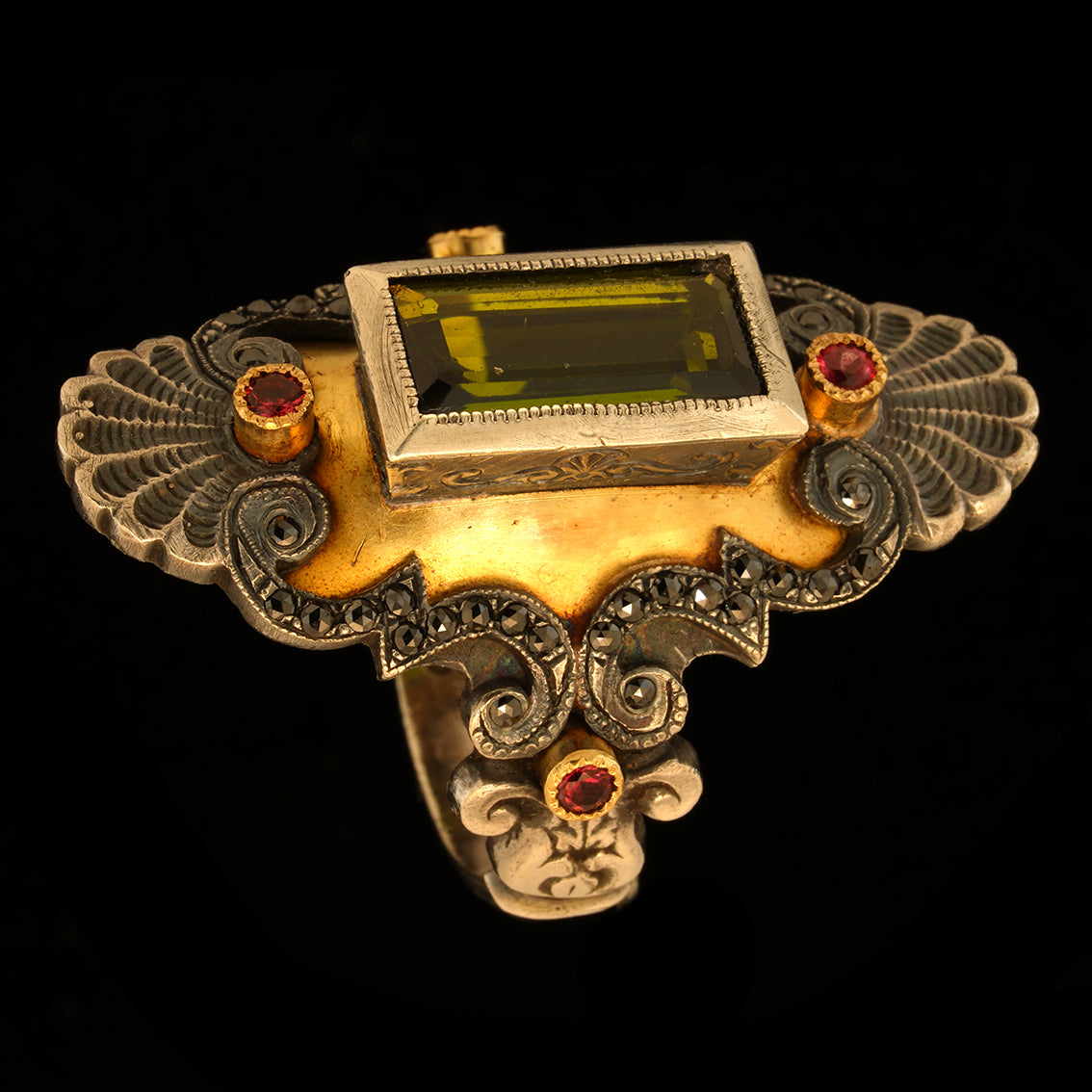 L'ANELLO DELL'OMBRA D'ORO