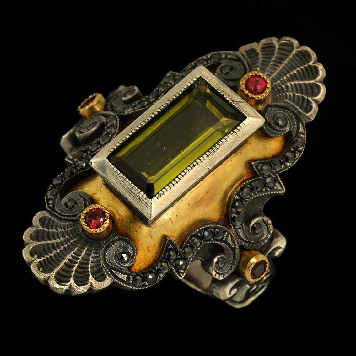 L'ANELLO DELL'OMBRA D'ORO