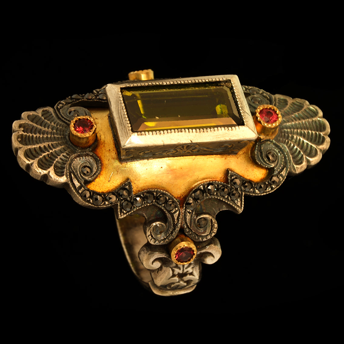 L'ANELLO DELL'OMBRA D'ORO