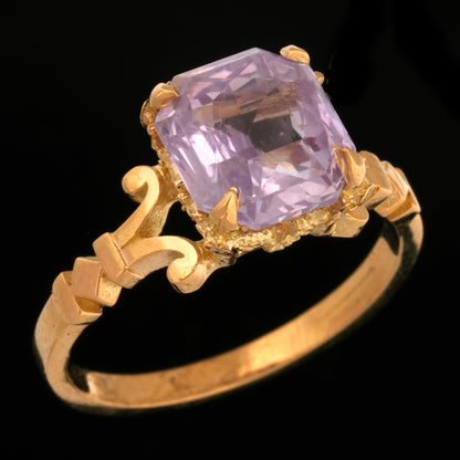 LADY LILAS SAPPHIRE RING
