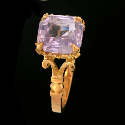 LADY LILAS SAPPHIRE RING