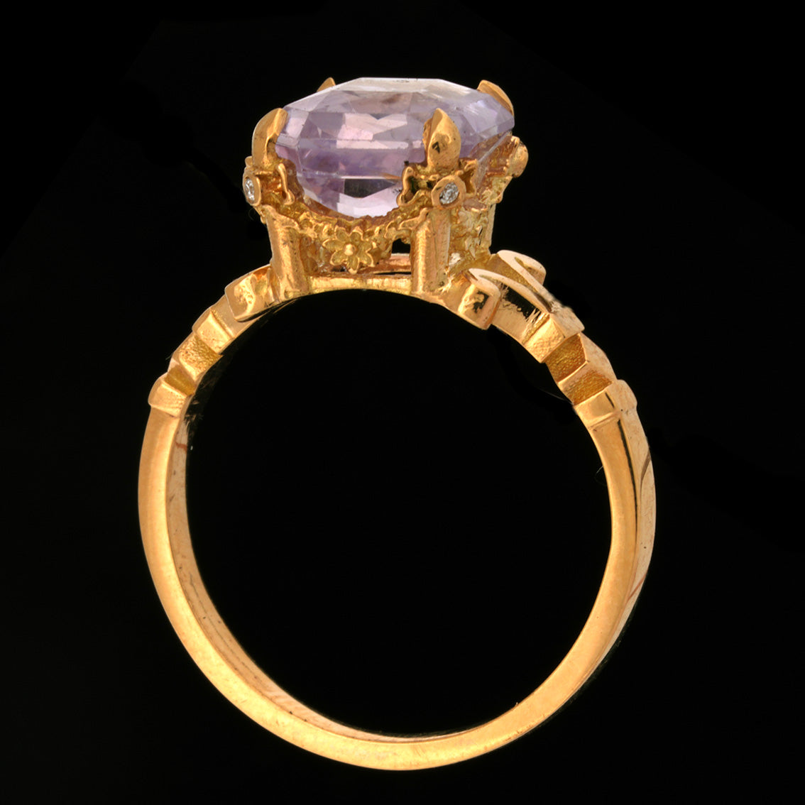 LADY LILAS SAPPHIRE RING