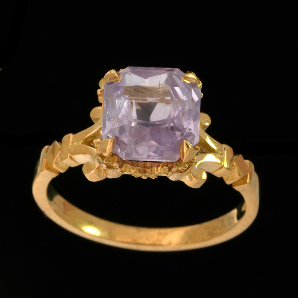 LADY LILAS SAPPHIRE RING