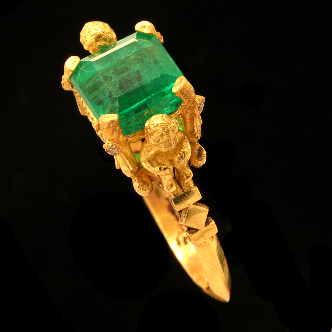 VENUS' CHERUBS AND EMERALD RING