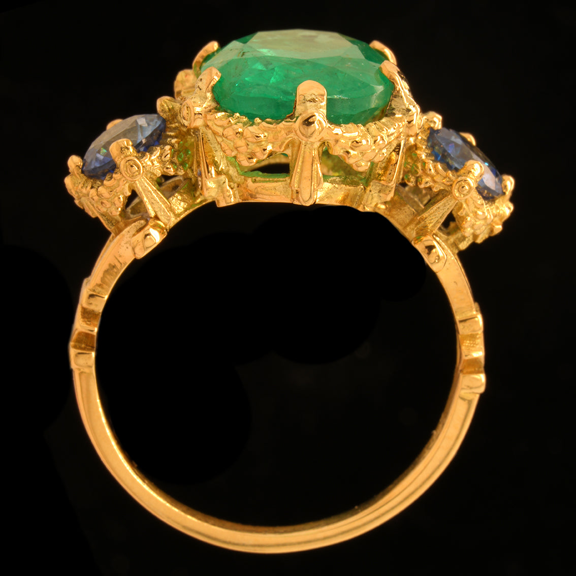 EXQUISITE EMERALD RING