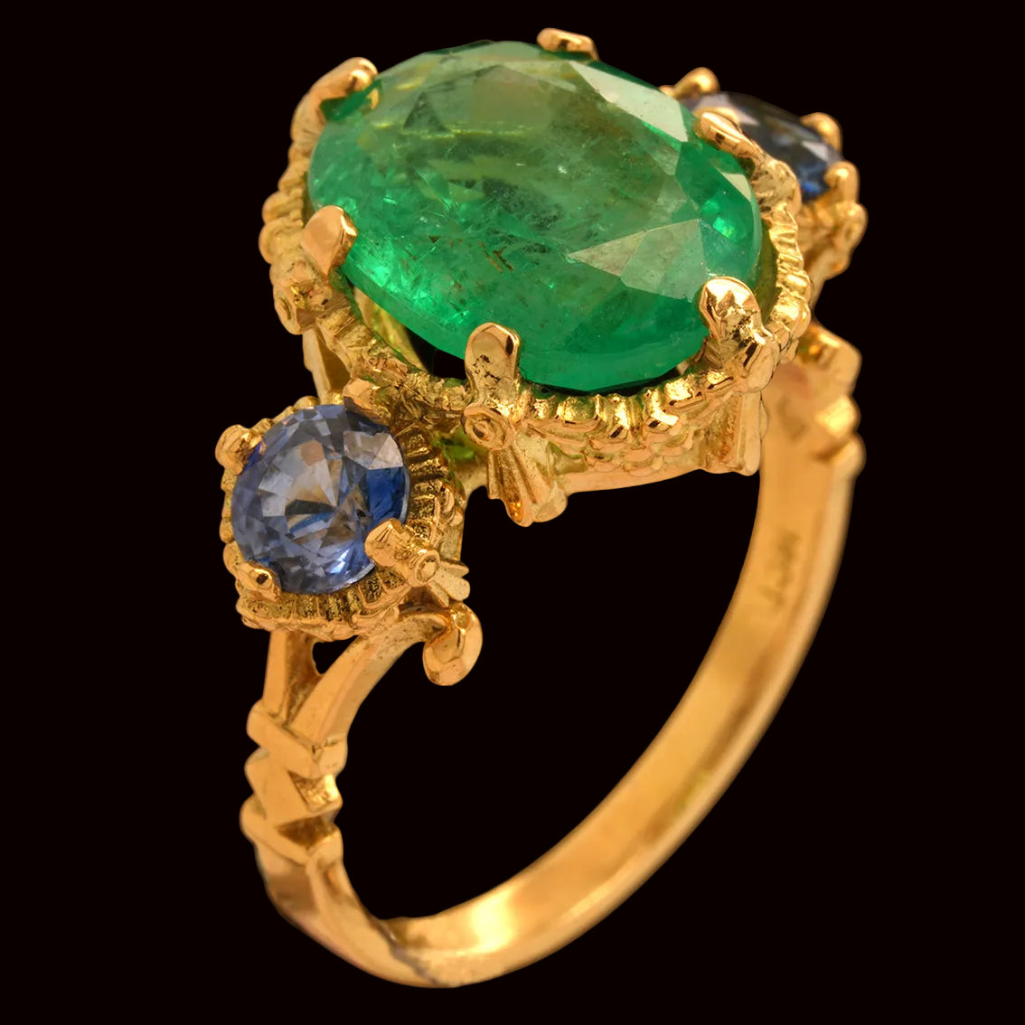 EXQUISITE EMERALD RING