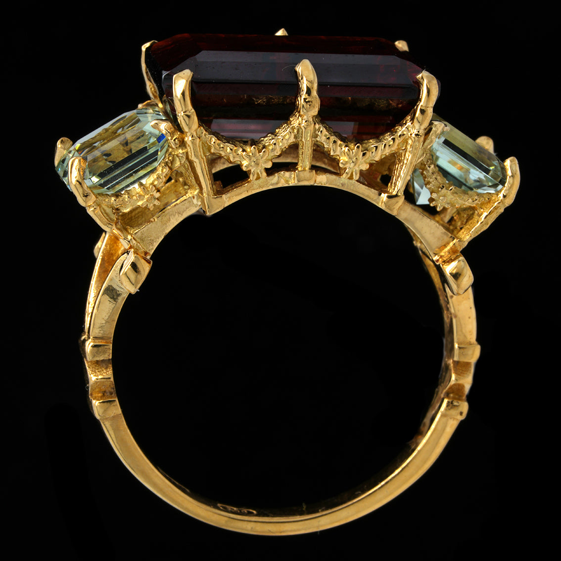 GARLAND MAJESTY RING