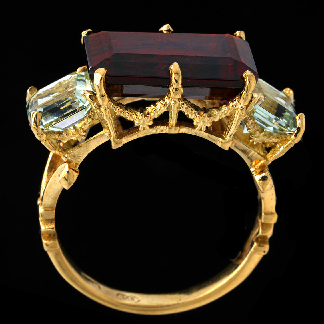 GARLAND MAJESTY RING