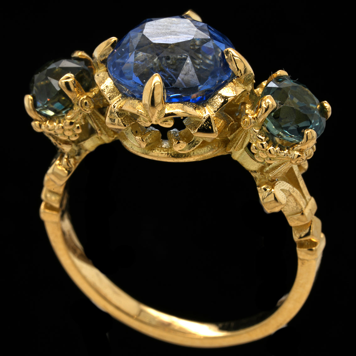 AMPHITRYON SAPPHIRE RING