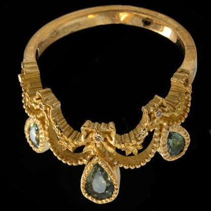BERIBBONED GREEN SAPPHIRE RING