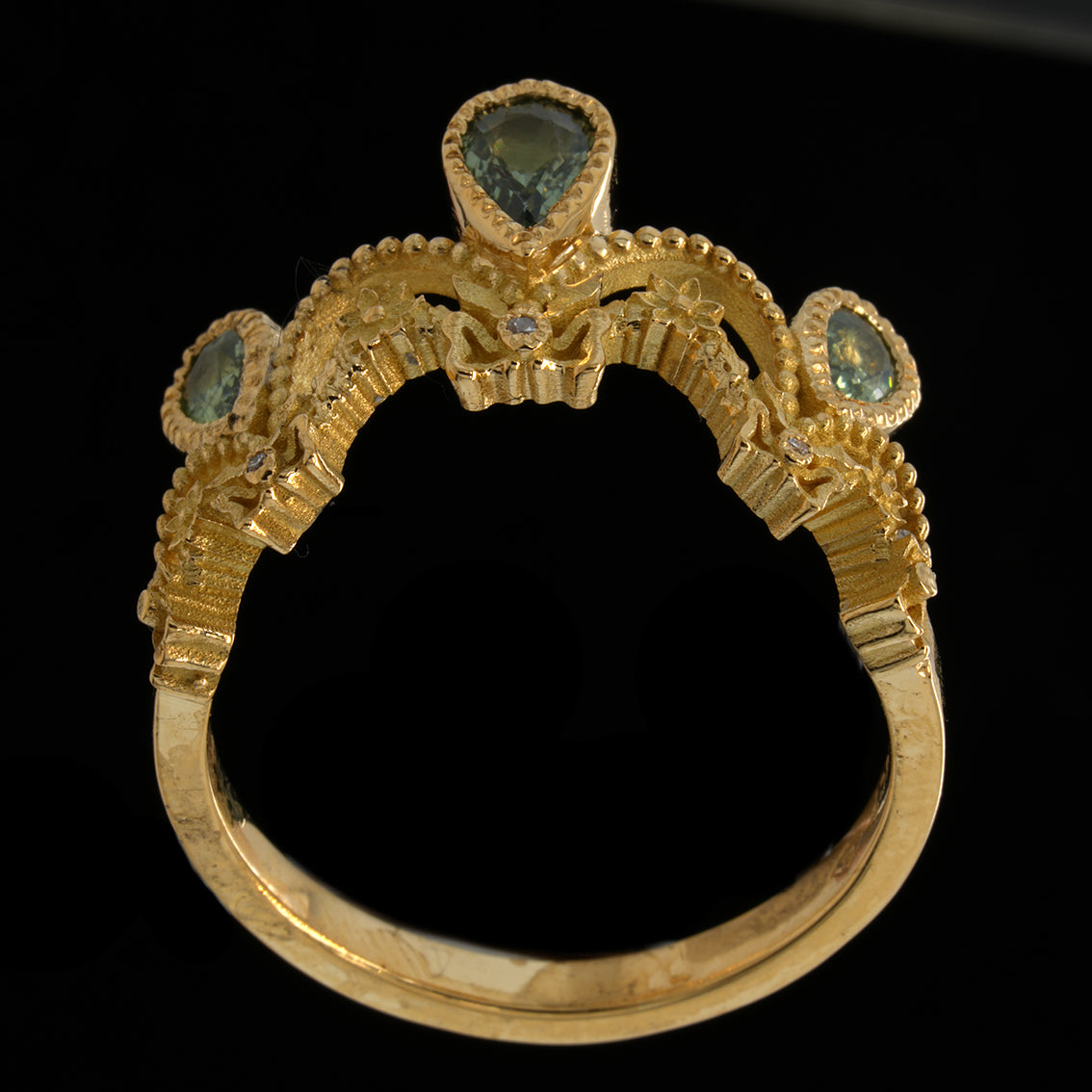 BERIBBONED GREEN SAPPHIRE RING