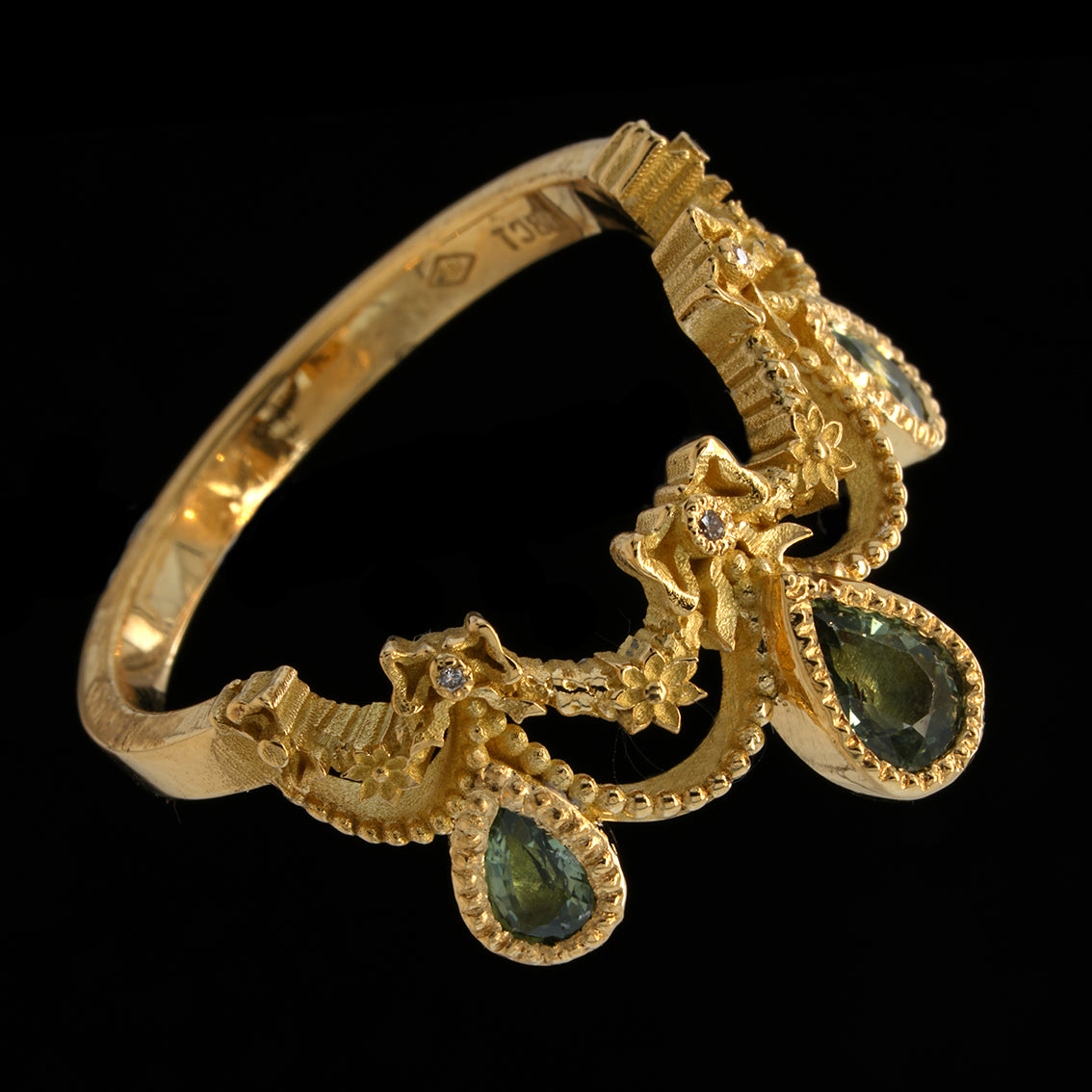 BERIBBONED GREEN SAPPHIRE RING