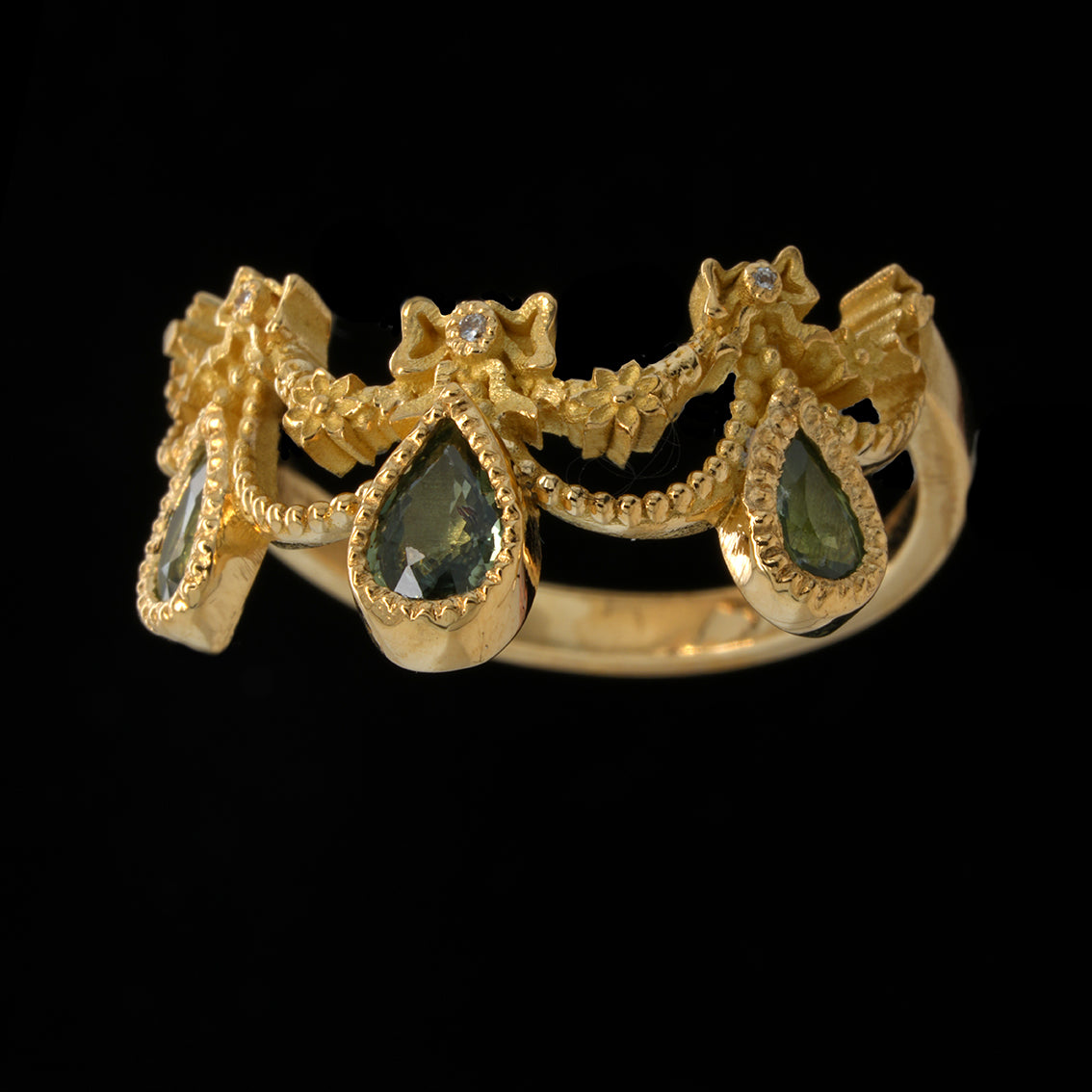 BERIBBONED GREEN SAPPHIRE RING