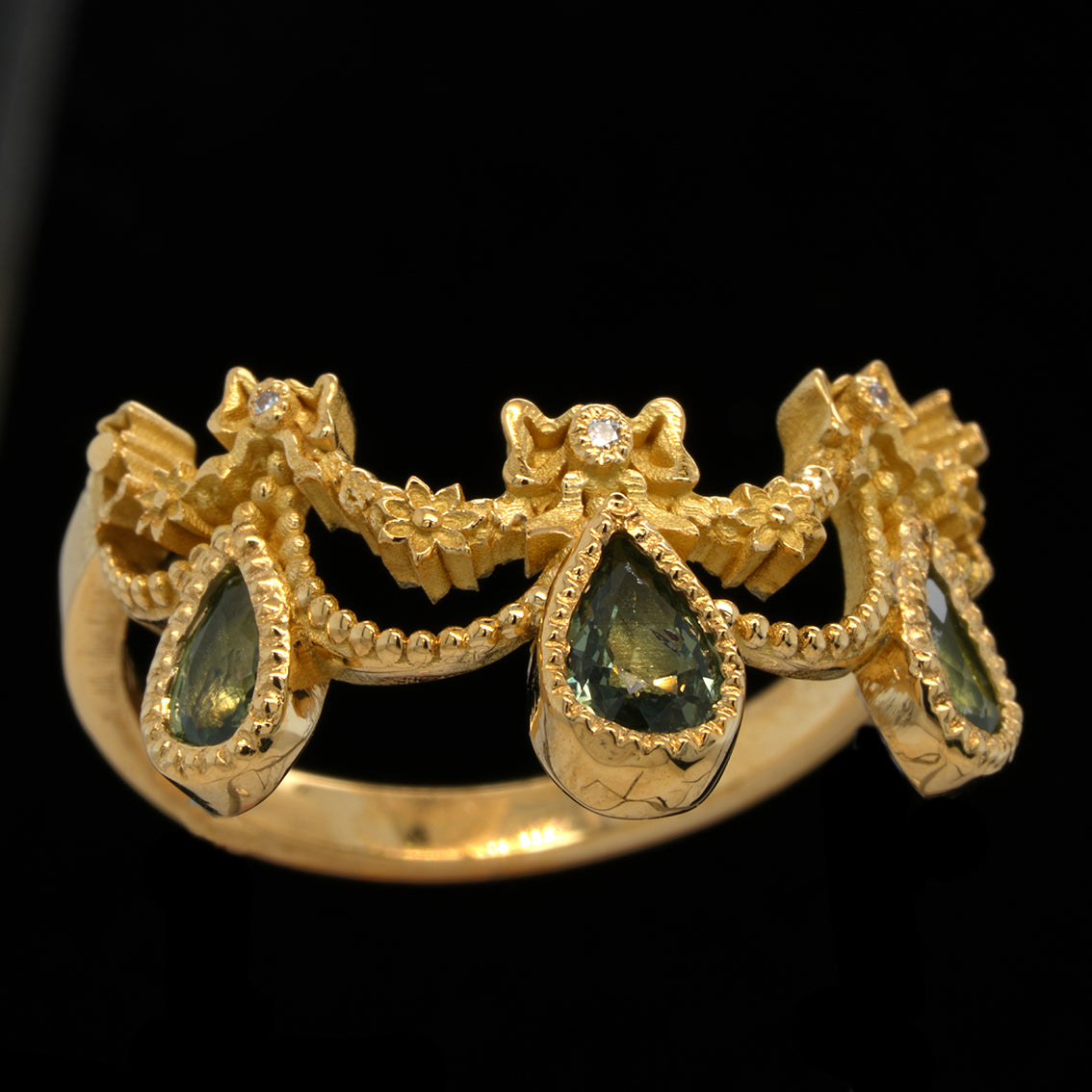 BERIBBONED GREEN SAPPHIRE RING