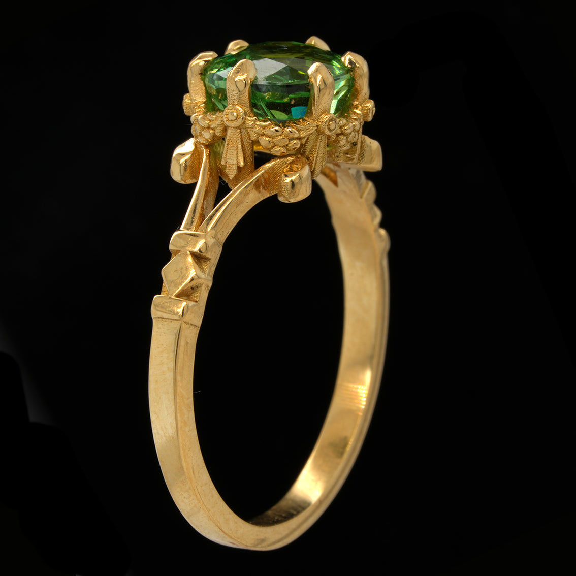 TSAVORITE GARNET GARLAND RING