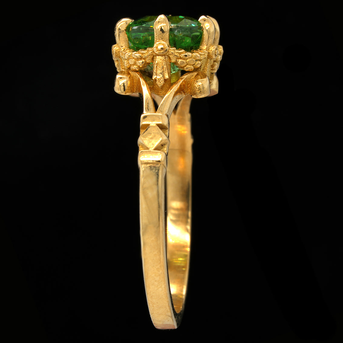 TSAVORITE GARNET GARLAND RING