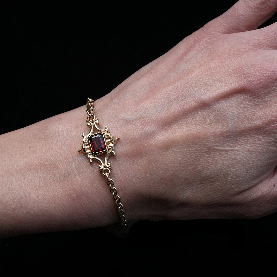GIOVANNA GARNET BRACELET