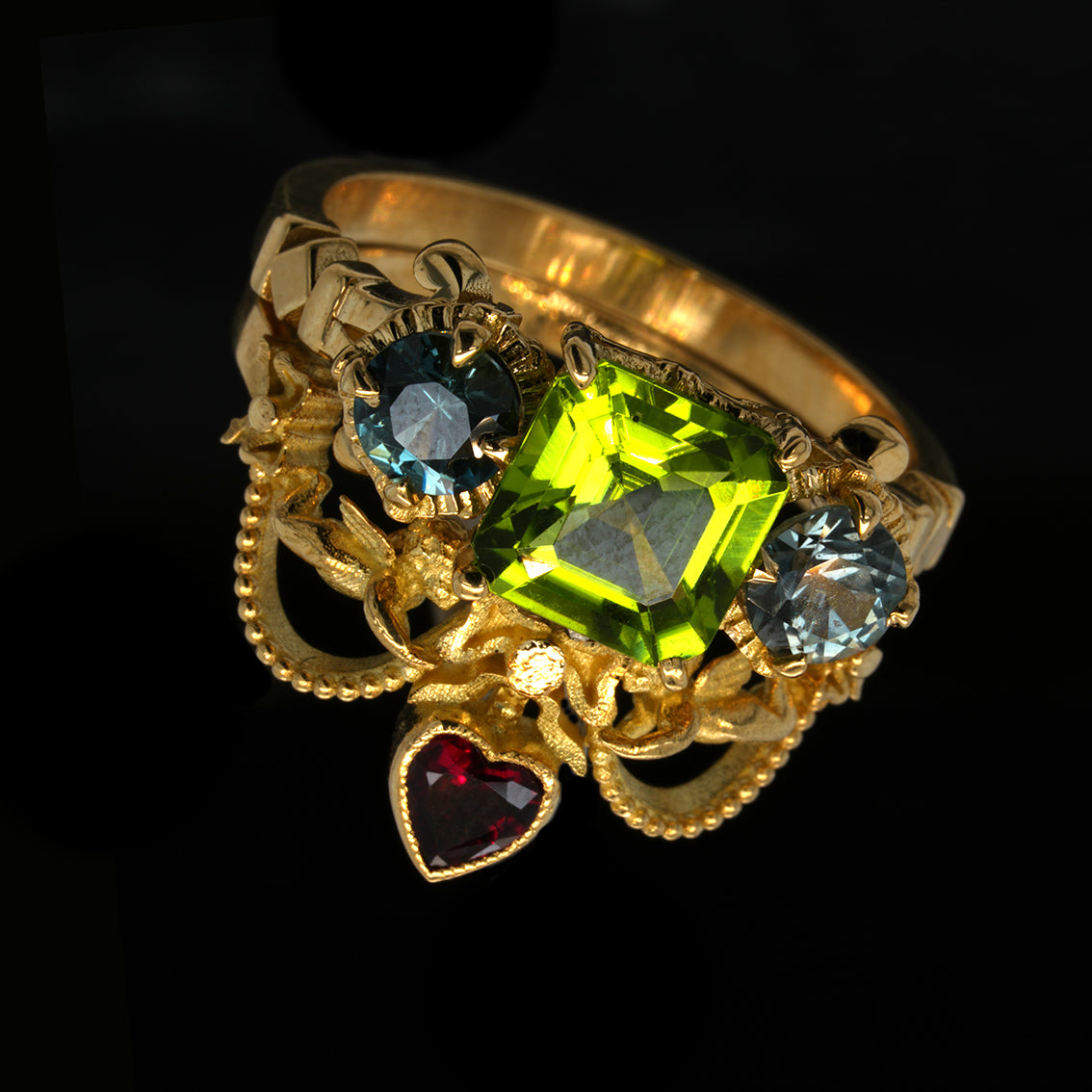 PERIDOT GARLAND RING