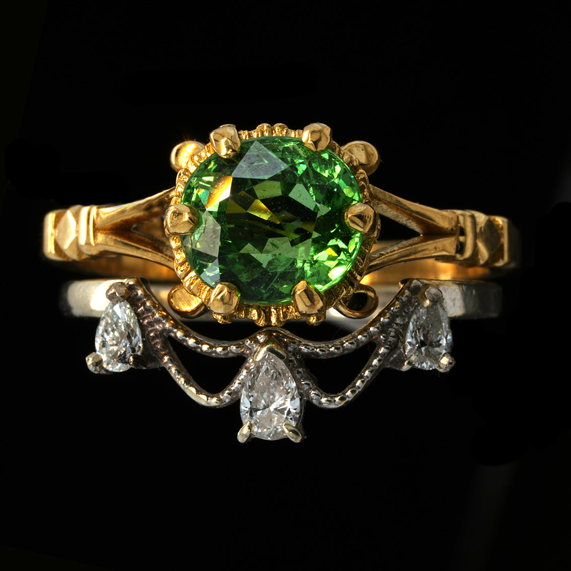 TSAVORITE GARNET GARLAND RING