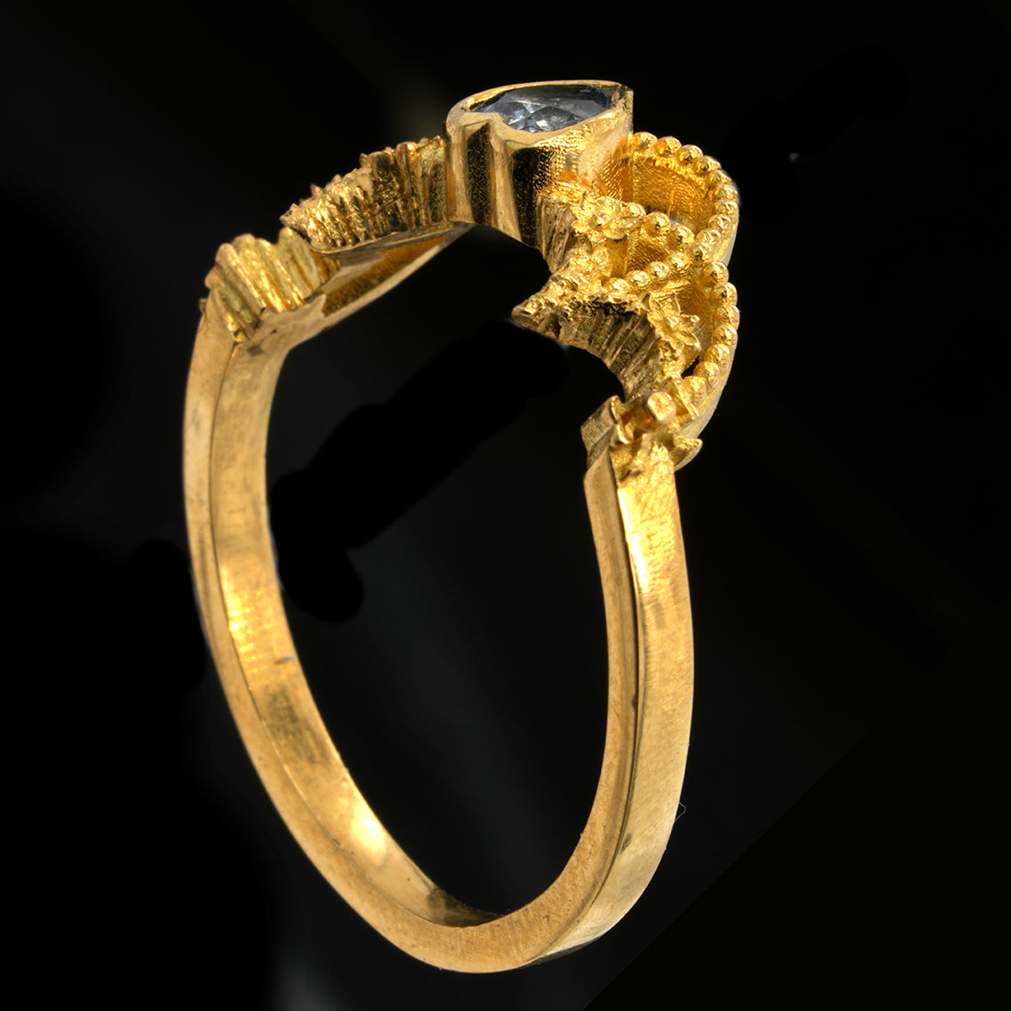 EMPYREAN SAPPHIRE HEART RING
