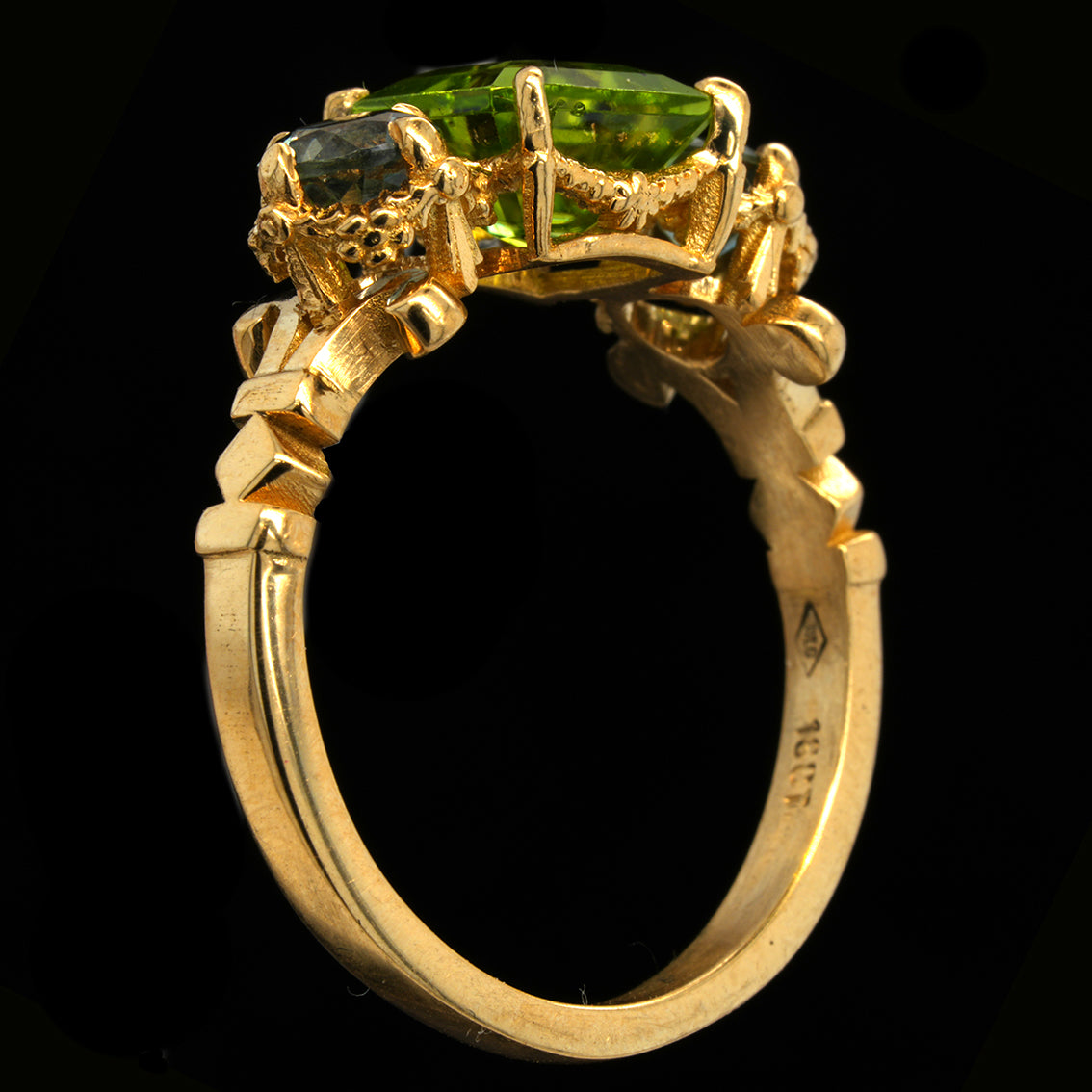 PERIDOT GARLAND RING