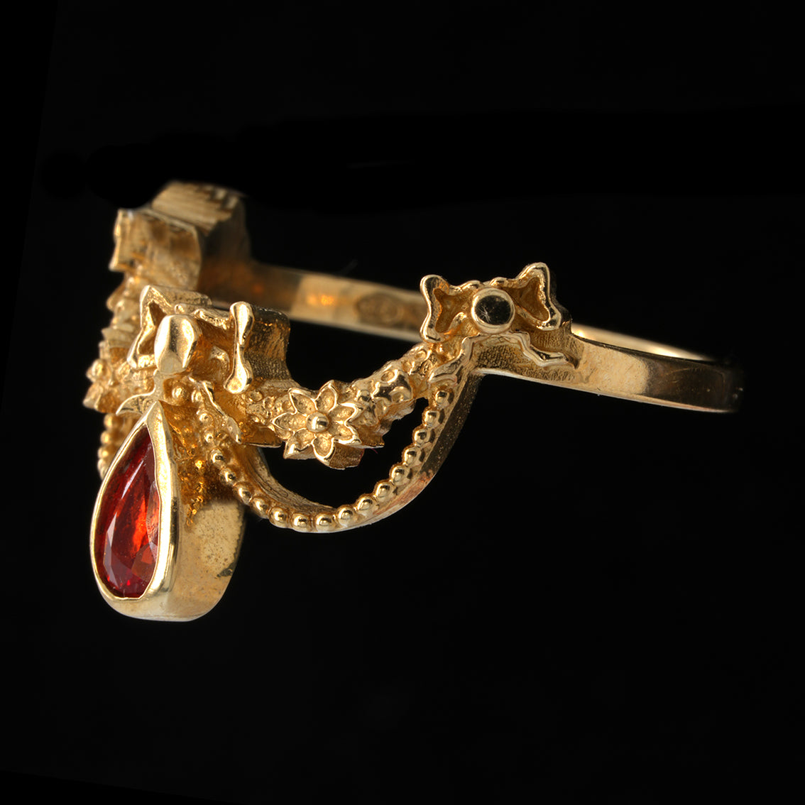 BERIBBONED ORANGE SAPPHIRE RING