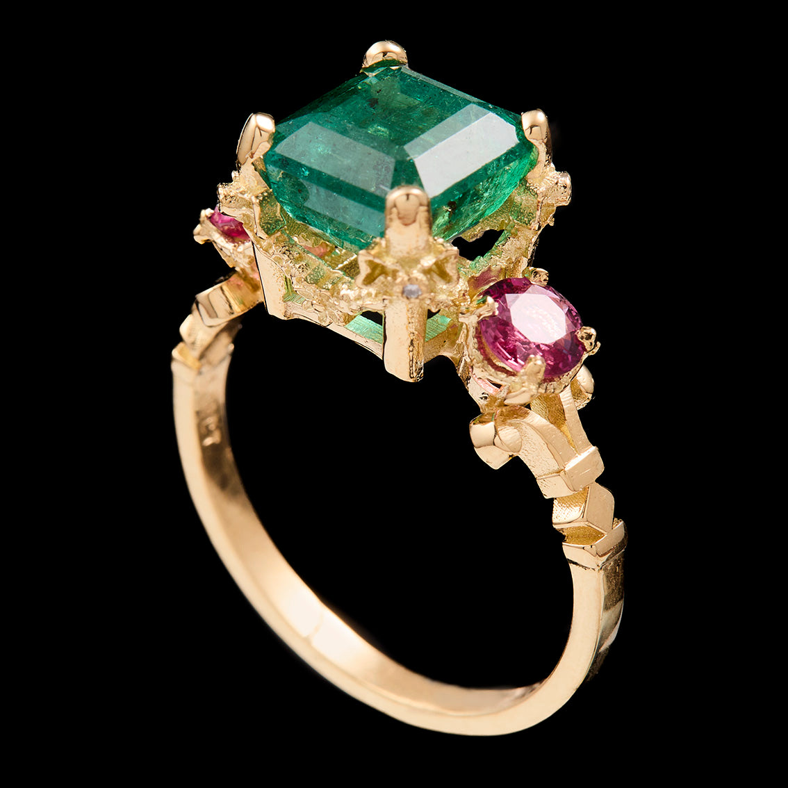 EMERALD COQUETTE RING