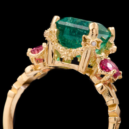 EMERALD COQUETTE RING