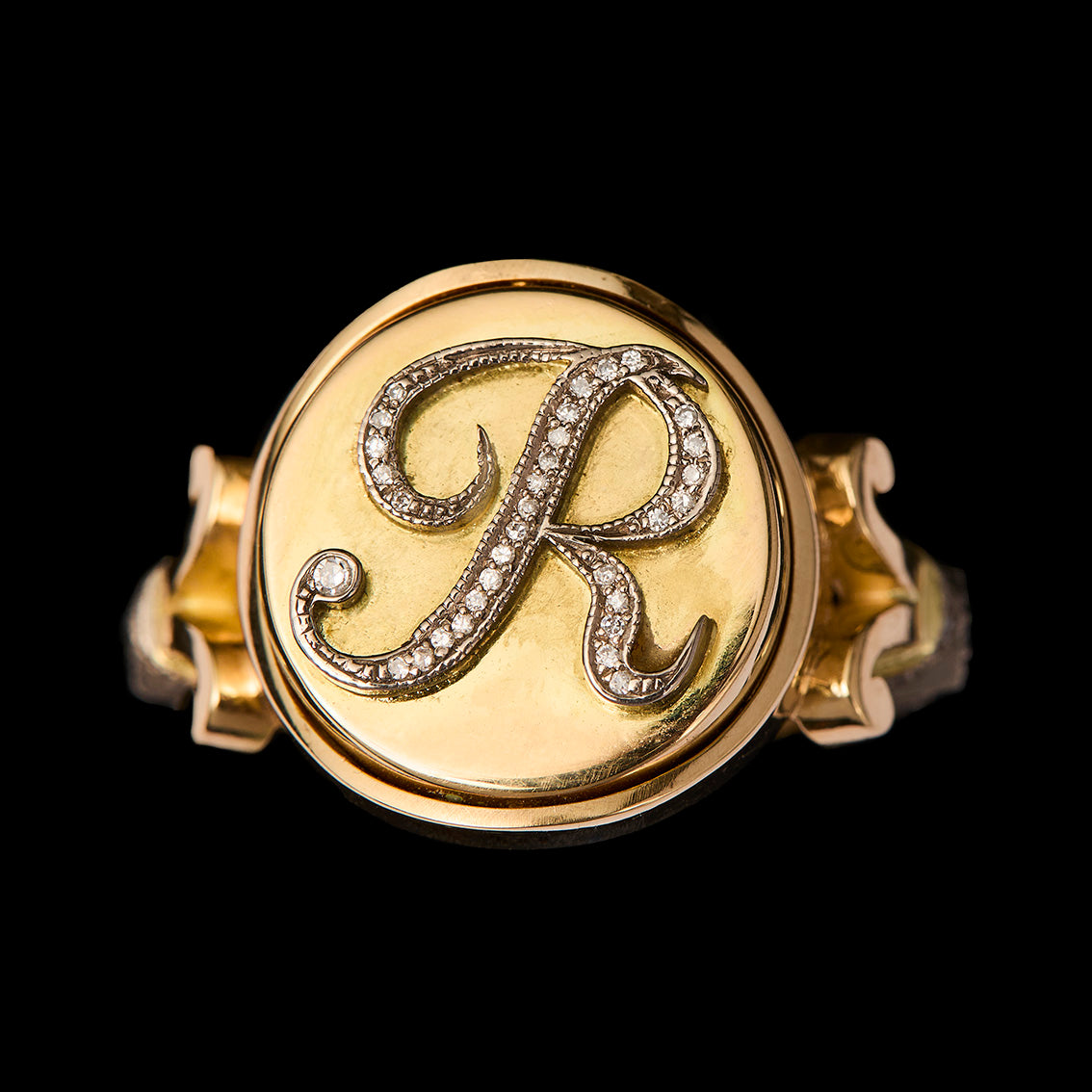 MONOGRAM AND PORTRAIT SWIVEL RING