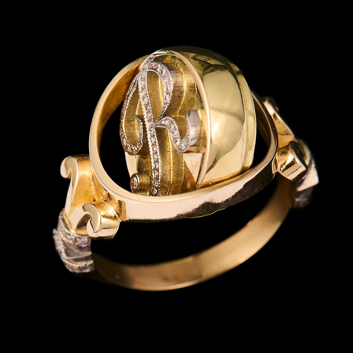 MONOGRAM AND PORTRAIT SWIVEL RING