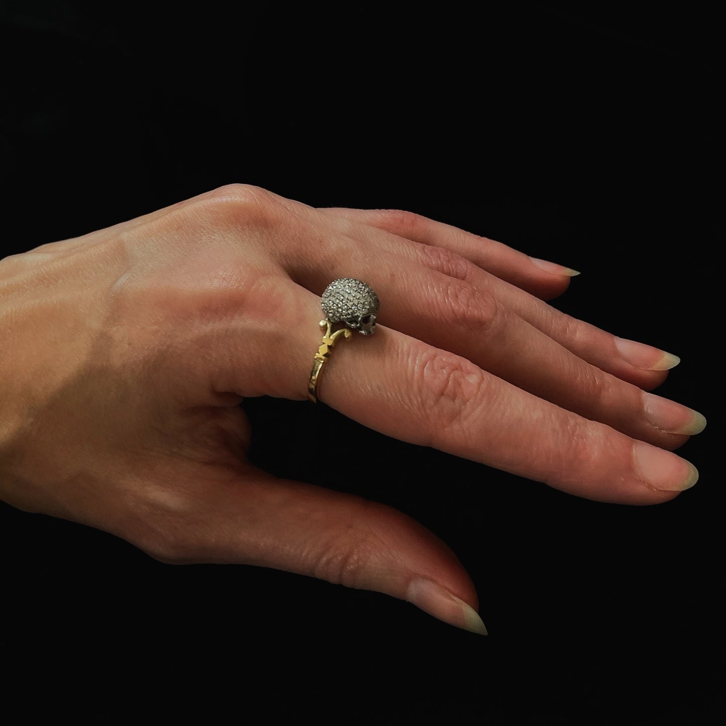 ANELLO CON TESCHIO INCRUSTATO DI SAINT DIAMOND CATACOMB