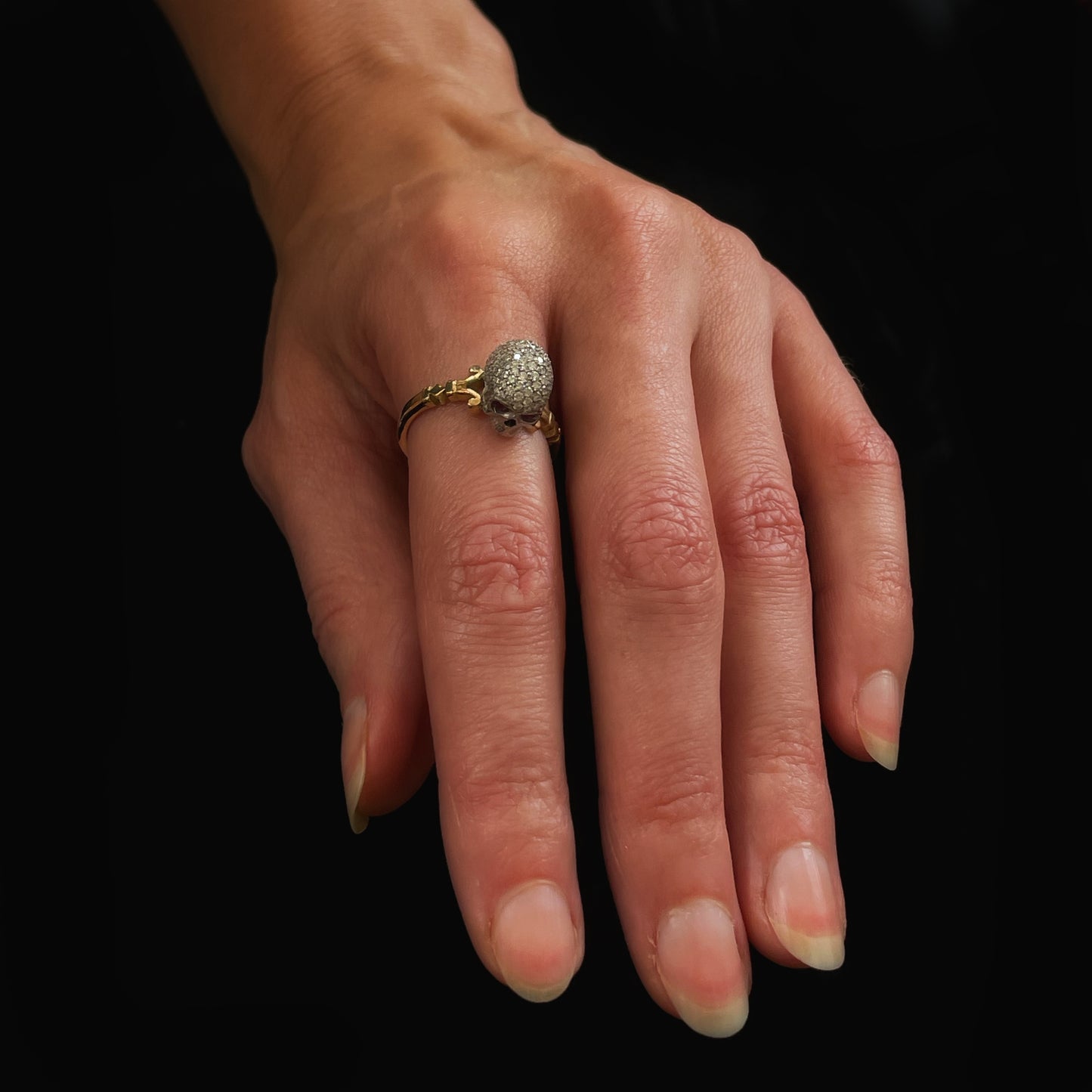 BAGUE CRÂNE INCRUSTÉE DE DIAMANTS CATACOMB SAINT