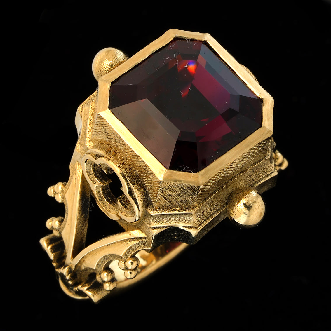 PALAZZO DUCALE GOTHIC GARNET SIGNET RING